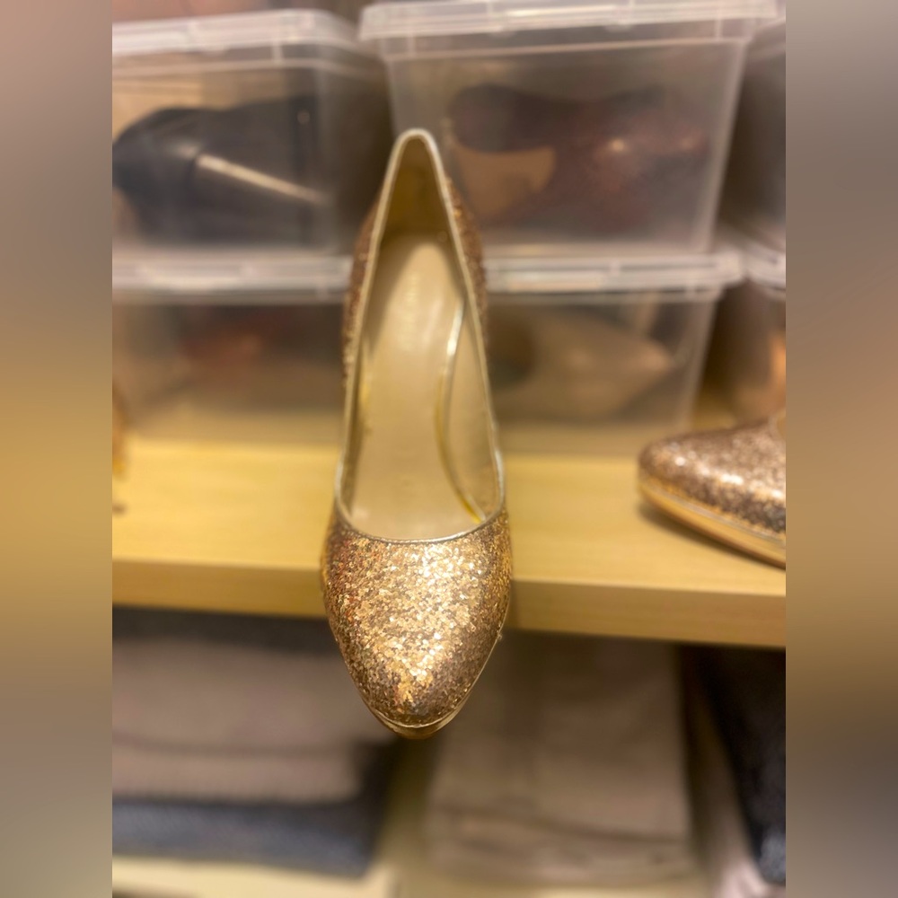 Nine West Sparkly gold heels